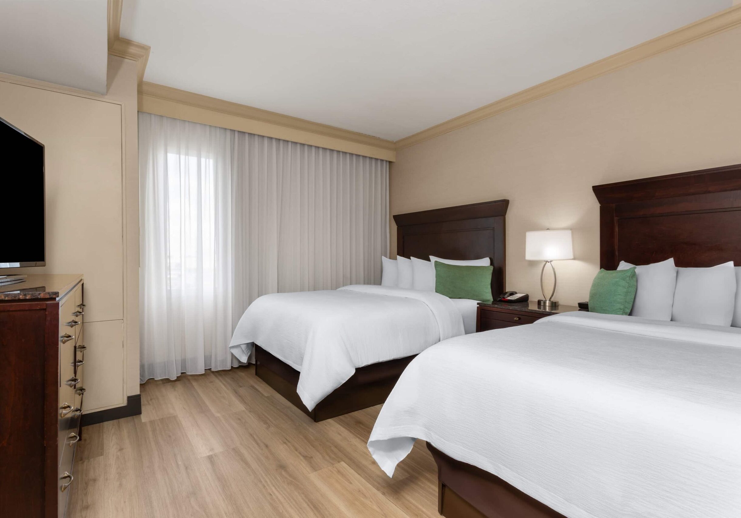 SNQ7-two-queen-beds-two-bedroom-suite-r411-low res